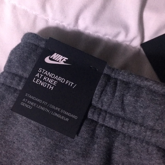 Men’s Nike standard fit at knee shorts M - Picture 5 of 5